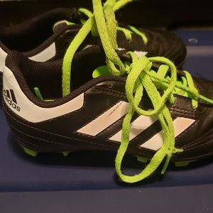 youth soccer shoes